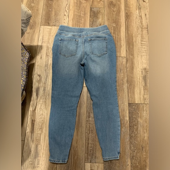 Light wash Maurices jeans - Picture 4 of 4